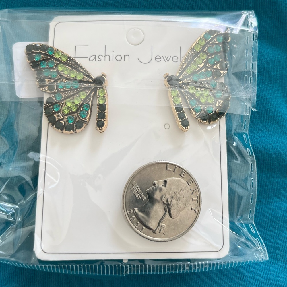 NIB pretty BUTTERFLY gemstone